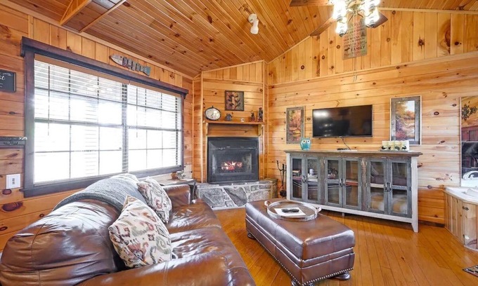 Broken Bow Cabin | Romantic Cabin Retreat!