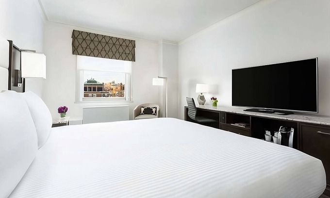Downtown Boston Hotel | Romantic Couple Room in the Heart of Boston Theater District, Pets Are Allowed