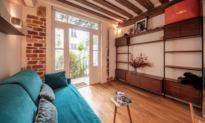 Saint-Gervais Apartment | Romantic Courtyard Studio in Le Marais GRE