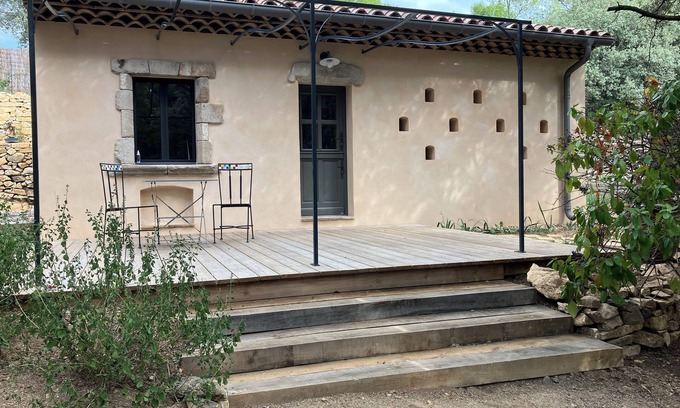 Caremeau Bed & Breakfast | Romantic dovecote in the heart of the Nîmes garrigue.