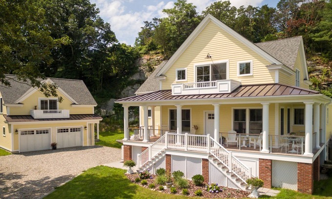 Mystic House | Romantic Guesthouse in Historic Downtown Waterfront District!