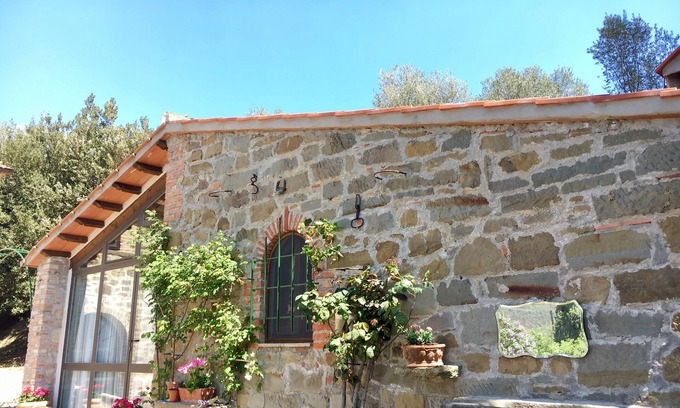 Tuoro sul Trasimeno House | Romantic lake view, spacious cottage (sleeps 2-4) Tuscany/Umbria