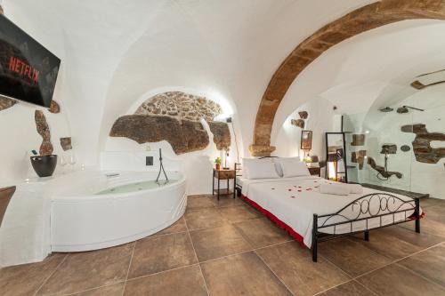 Castelsardo Apartment | ROMANTIC LOFT WITH JACUZZI IN THE CASTLE