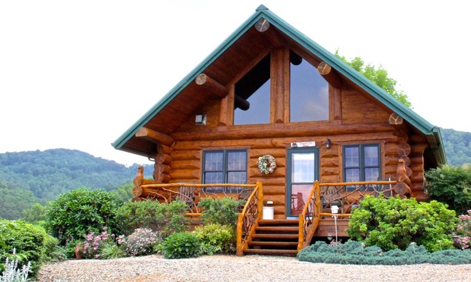 Leicester Cabin | ROMANTIC LOG CABIN OPEN FOR BUSINESS MT.VIEWS, 2/1,10 MIN AVL, FP,WiFi, FIREPIT
