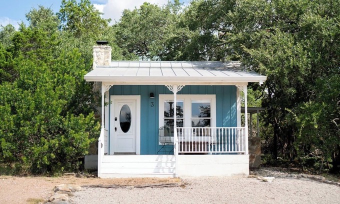 Canyon Lake Cottage | Romantic, Luxury 1B/1B Stay on 100+ Acre Ranch