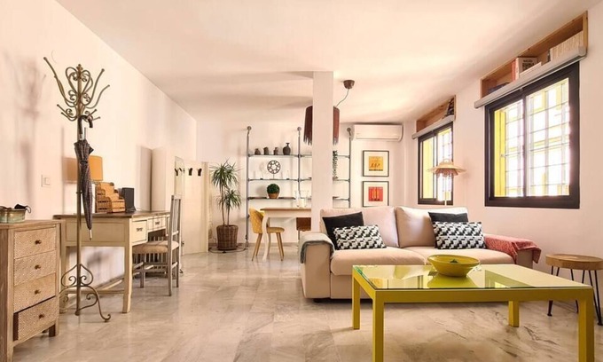 Campos Eliseos Apartment | Romantic open space loft in charming area of Malaga by Sharing Co.