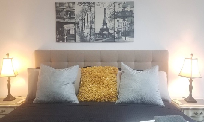 Downtown Baltimore Apartment | Romantic Rendezvous: King-Sized Bed Paris Themed 3rd Floor Entire Apartment Unit