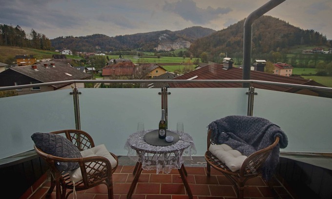 Ljubljana Bed & Breakfast | Romantic room with balcony