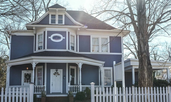 Statesville Apartment | Romantic studio in historic district, 5 minute walk to downtown