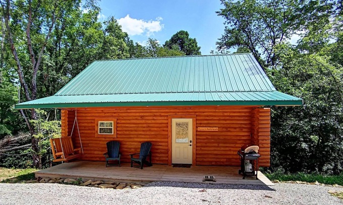 South Bloomingville Cabin | Romantic Sweet Retreat Cabin