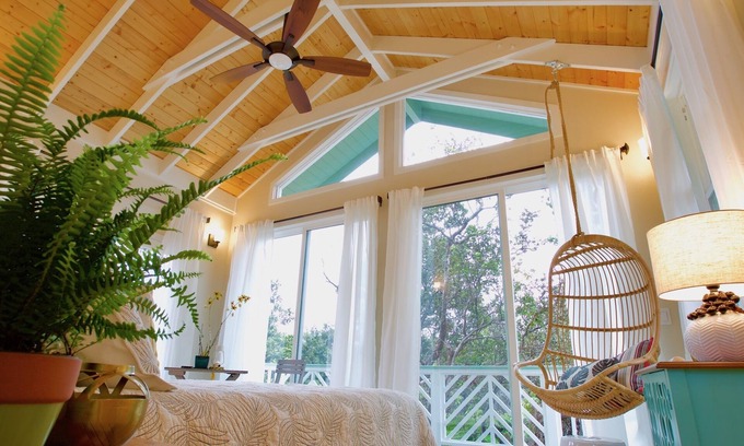 Ohia Estates Cottage | Romantic Tree Cottage in the Rainforest