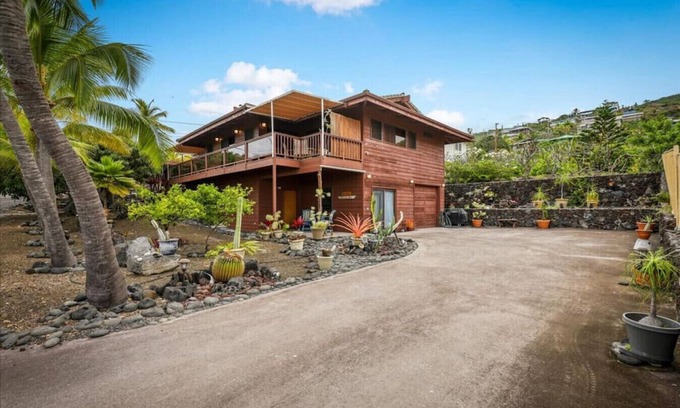 Kona Paradise Apartment | Romantic Tropical Retreat, 150 yds from the Ocean!