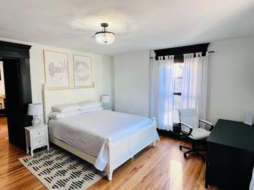 West End Apartment | Romantic West End Apartment with Parking