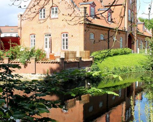 Lensahn Apartment | Romantische Torhausferienwohnung mit Top-Einrichtung auf dem idyllischen "Gut Petersdorf"- WLAN vorhanden