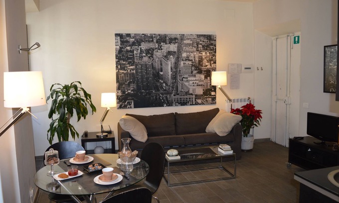 Rione V Ponte Apartment | Rome: Via dei Banchi Vecchi - very central, modern and elegant apartment