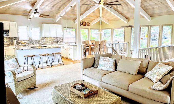 Kailua-Kona House | Roof deck views, hot tub, big kitchen, 3200sf, BBQ