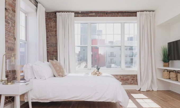 Brady Arts District Hotel | Room 3-2 Summary: In