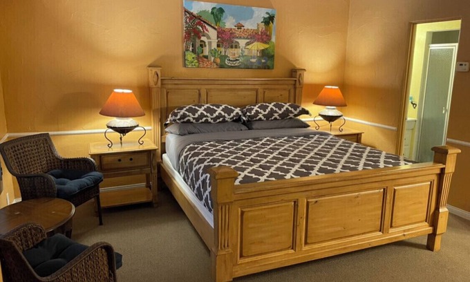 Historic Tennis Club Apartment | Room 3️⃣ (studio) in boutique hotel with kitchen by the pool in downtown PS 🌵