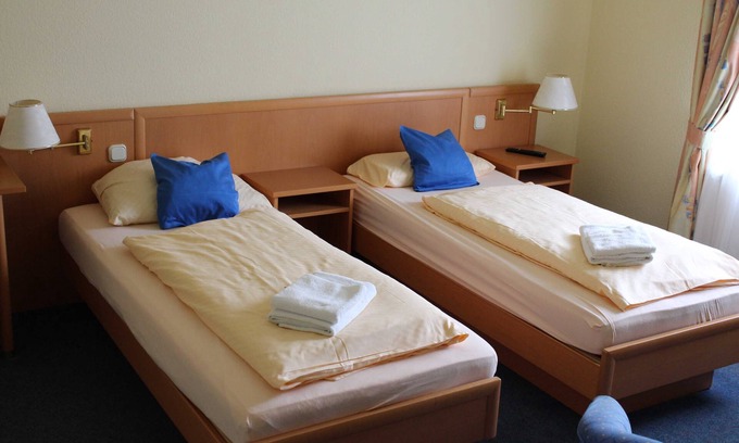 Jork House | Room 7 ground floor and garden side - restaurant and hotel From the land to the sea