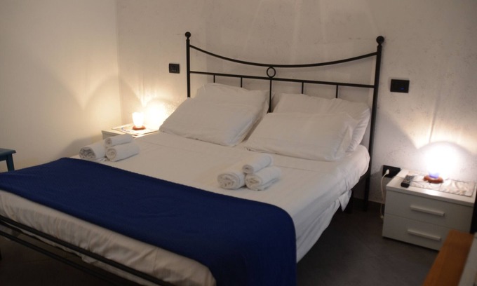 Cetara Apartment | Room 'Camera Maestrale Partial Sea View' with Sea View, Wi-Fi and Air Conditioning