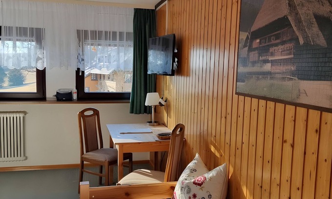 Herrenschwand Apartment | Room 'Doppelzimmer 2' with Mountain View and Wi-Fi