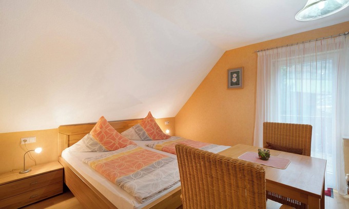 Elzach Apartment | Room 'Doppelzimmer Gänseblümchen' with Private Terrace, Shared Garden and Wi-Fi