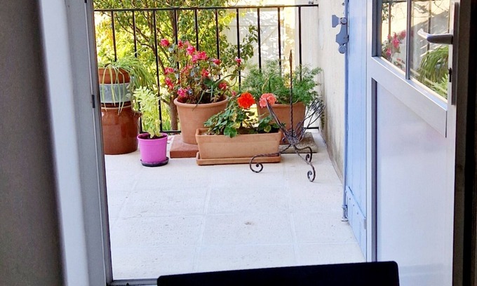 Valreas Bed & Breakfast | Room for rent in 1930s house