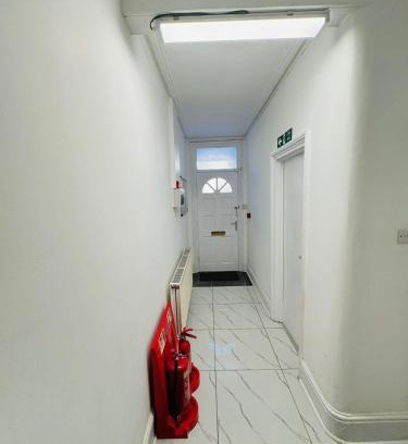 Uxbridge South House | Room for stay with shared facilities