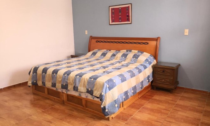 Del Cerrillo House | Room in House - Awesome King Room In City Center