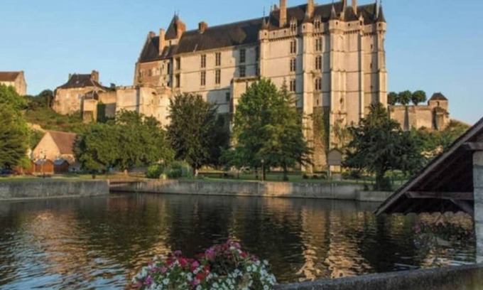 Saint-Denis-les-Ponts Bed & Breakfast | Room in villa with pool