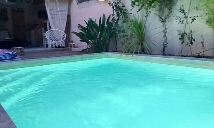 Serignan-du-Comtat Bed & Breakfast | Room in village house