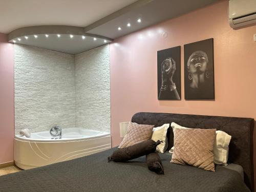 Subotica Apartment | Room Jacuzzi “ATHENA”