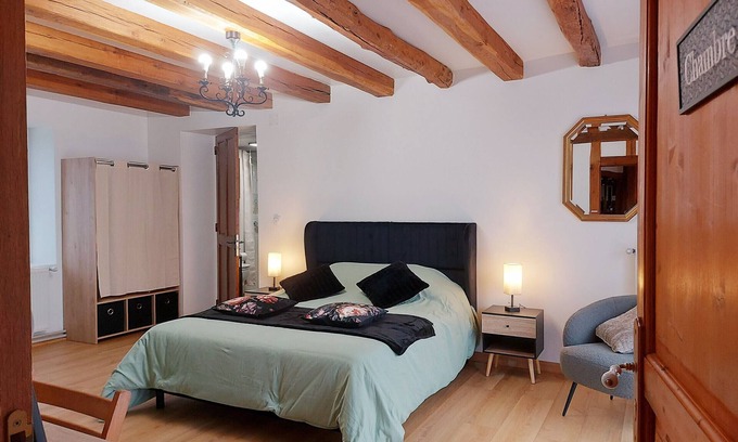 Chateaudun Bed & Breakfast | Room Léa in Châteaudun, PMR access, garden and pool
