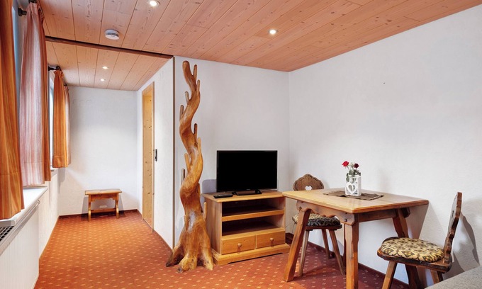 Titisee-Neustadt Apartment | Room 'Nr 4' with Mountain View, Shared Terrace and Wi-Fi