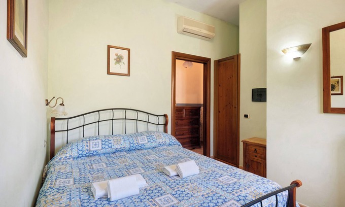 Gragnano Apartment | Room 'Positano Con Vista Montagna' with Shared Terrace, Shared Garden and Wi-Fi