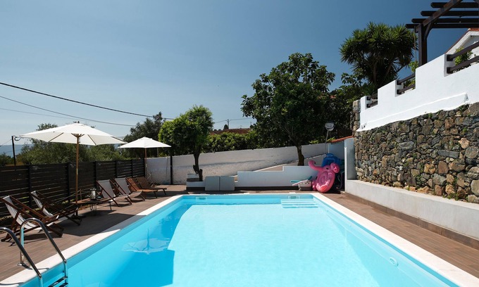 Vila Nova de Poiares Apartment | Room 'Quartinho Do Chafariz' with Mountain View, Wi-Fi and Air Conditioning