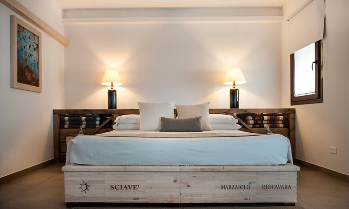 Ispica Apartment | Room 'Riofavara Winery - Suite' with Private Terrace, Wi-Fi and Air Conditioning