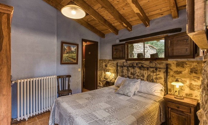 Montagut Apartment | Room 'Viura' with Mountain View, Shared Pool and Shared Terrace