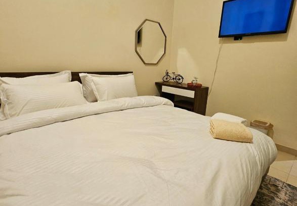 Jumeira 1 Apartment | Room with bathroom near beach walk la mer beach Oima leasing property