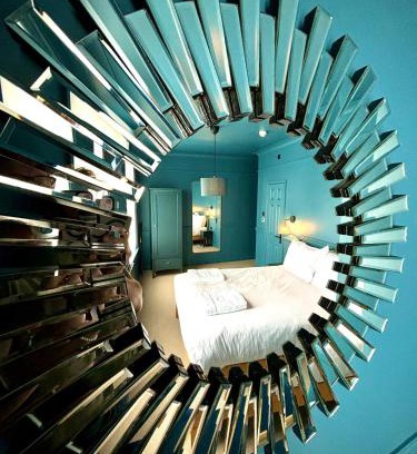 Poole Hotel | ROOMS AT THE QUAYSIDE - stylish en-suite rooms on Poole Quay all fully refurbed