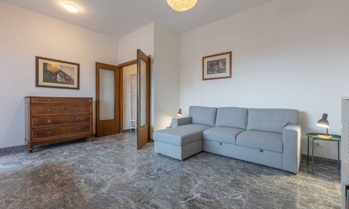 Historic Center Apartment | Roomy Apartment near UniBo & Porta San Donato