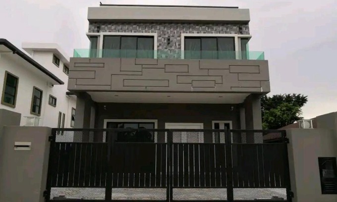 Pasir Pinji House | Roomy Bungalow Stay with Karaoke and Cinama in the House 6 room 6 bathroom 18pax