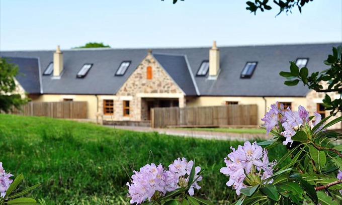 Linlithgow Apartment | Rose Cottage at Williamscraig Holiday Cottages