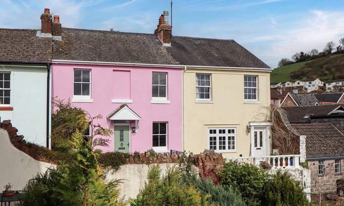 Bishopsteignton Cottage | ROSE COTTAGE, pet friendly, with a garden in Bishopsteignton