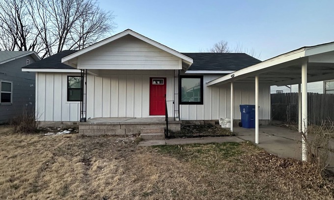 Broken Arrow House | Rose District Charming 3-bedroom house in Broken Arrow with fast wifi