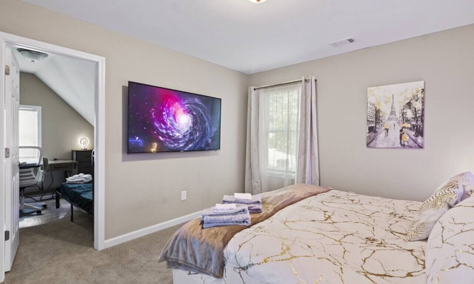 Athens House | Rose Haven: Peaceful in Athens