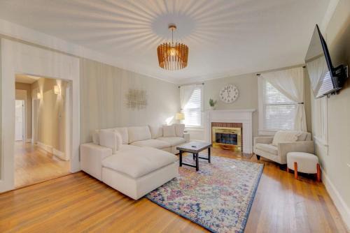 Columbia House | Rose Hill Retreat-Mins to USC