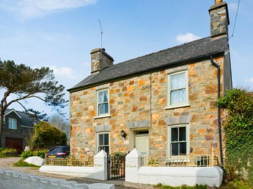 Dinas Cross House | Rose Villa