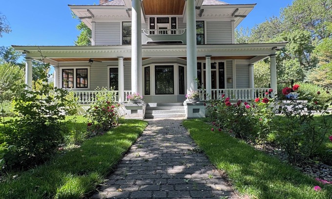 South Boise Village House | Rosedale at Historic Hopffgarten House
