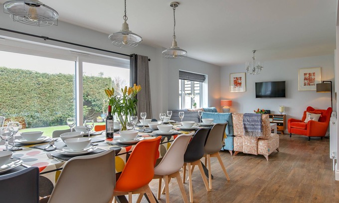 Sheringham House | Rosehaven in Sheringham. Luxury 6 Bedroom/6 Bathroom for 12. Dog Friendly